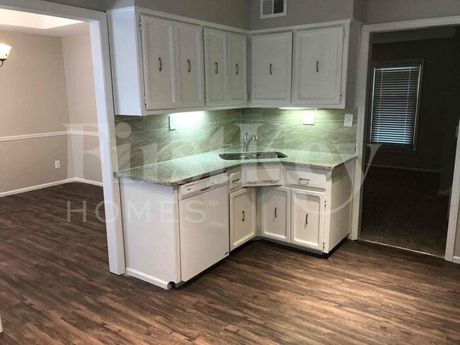 Building Photo - 5813 NW Aspen Ln