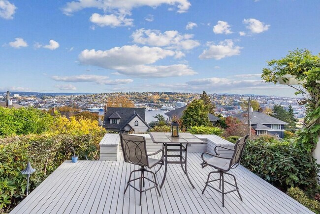 Building Photo - 1514 Bigelow Ave N