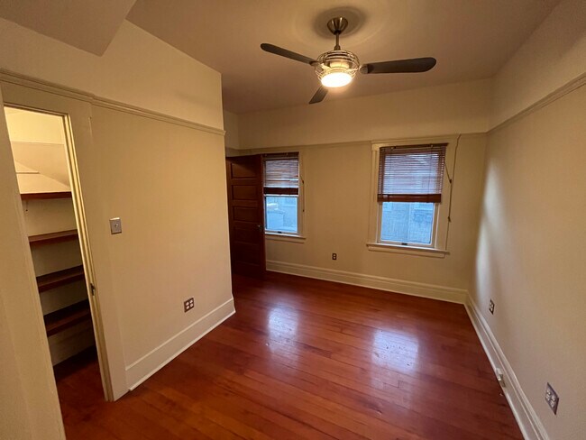 Building Photo - 133 E Ave 42