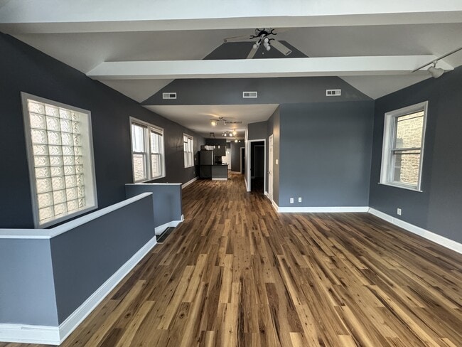 Building Photo - 2062 N Damen Ave