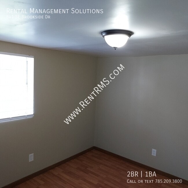 Building Photo - 841 SE Brookside Dr