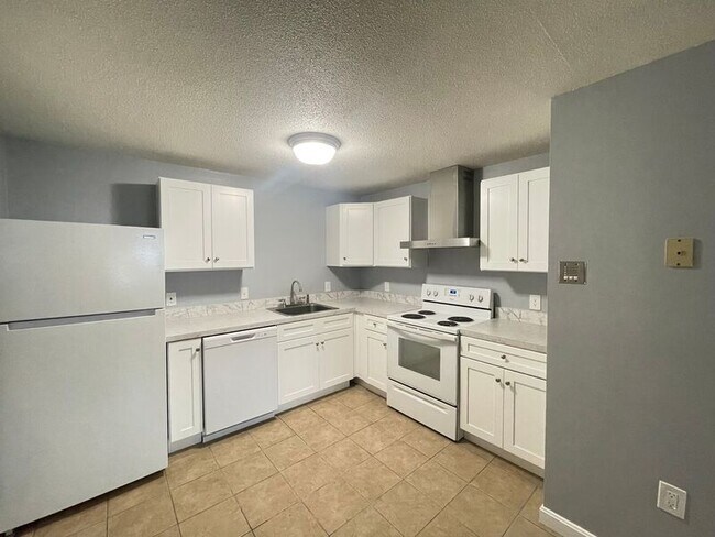 Primary Photo - 185 Loudon Rd