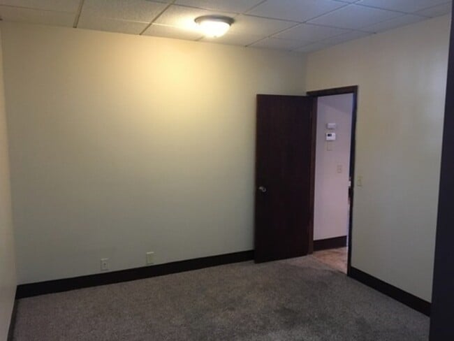 Building Photo - 5402 S 77th St