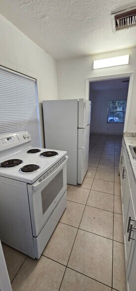 Building Photo - 1610 NW 7th Pl