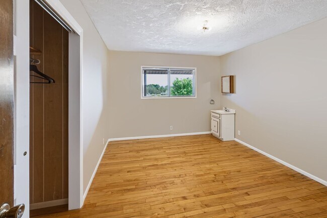 Building Photo - 4980 W 4000 N