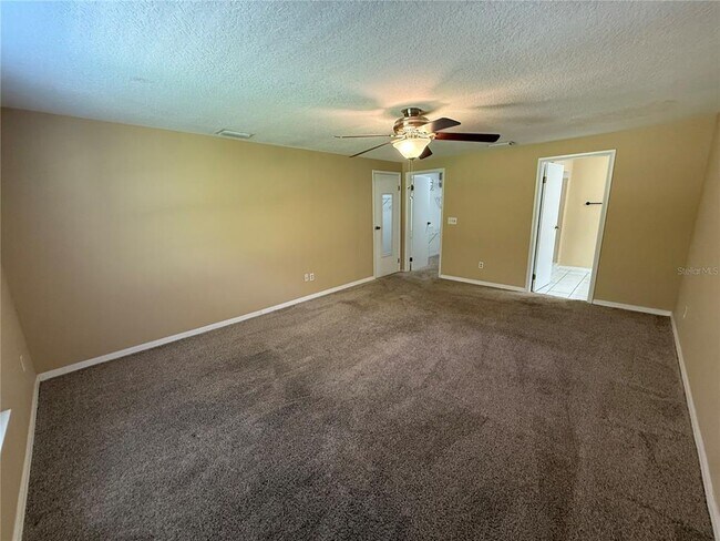 Building Photo - 525 Lakeview Dr