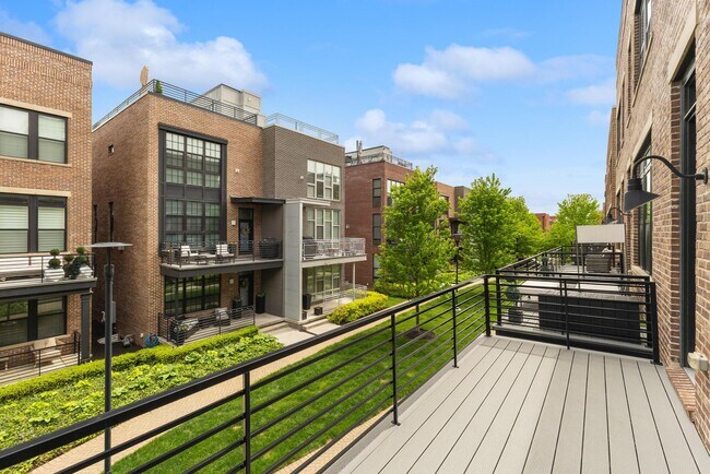 Building Photo - 293 Auden Ave