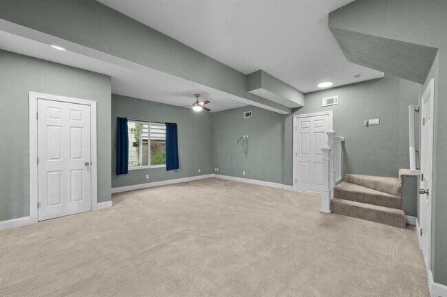 Building Photo - 2109 W 10th St