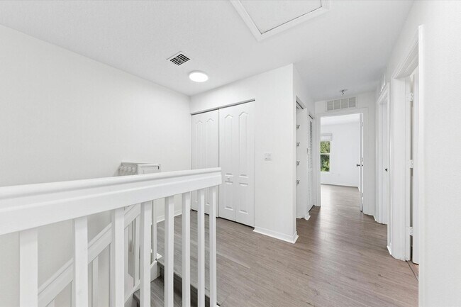 Building Photo - 402 Seminole Palms Dr