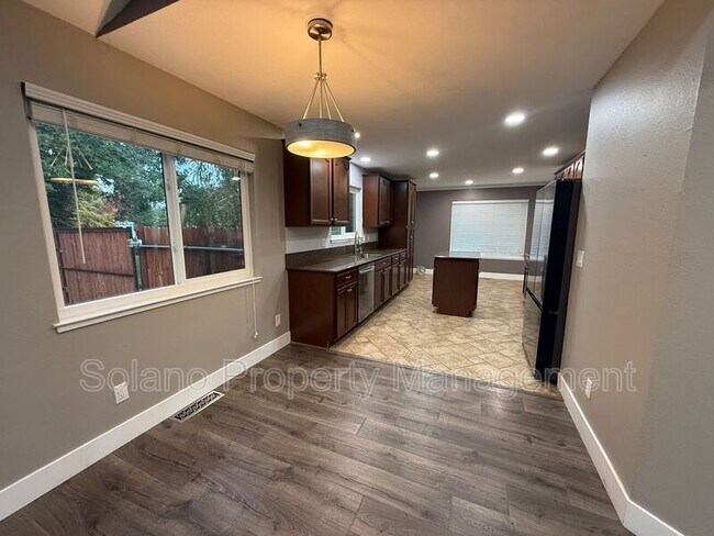 Building Photo - 921 Hickory Ave