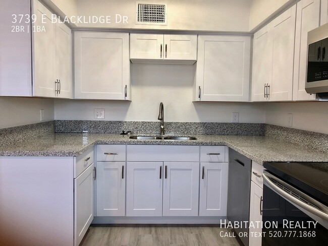 Building Photo - Beautifully renovated 2bd/1ba in Central T...