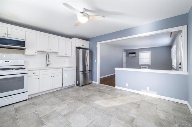 Building Photo - 2280 Brookside Ave