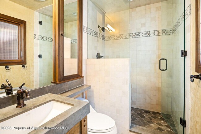 Building Photo - 114 E Bleeker St