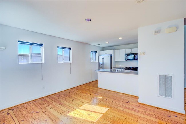 Building Photo - 3212 Yellowstone Blvd