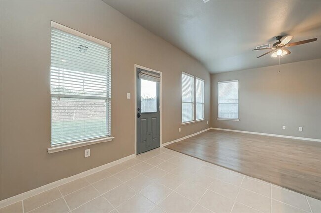 Building Photo - 2439 Marquette Trail