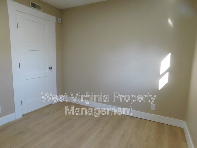 Building Photo - 98 Goodman Dr