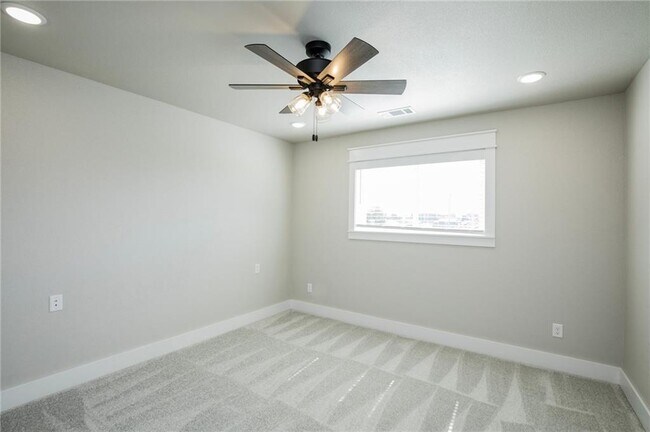 Building Photo - 104 White Oak St