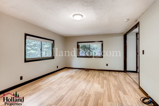 Building Photo - Hidden gem in SW Portland 2bd 1bth waiting for you!