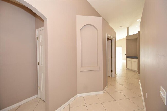 Building Photo - 11 Deerfield Ct