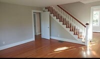 Building Photo - 3 bedroom 2 bath prime location!