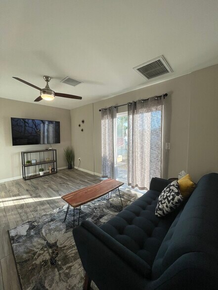 Building Photo - 4561 N Preston Dr