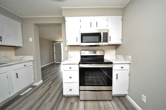 Primary Photo - WAR: Granada Duplex - 309/311