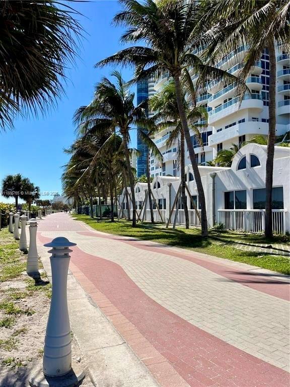 Building Photo - 6423 Collins Ave
