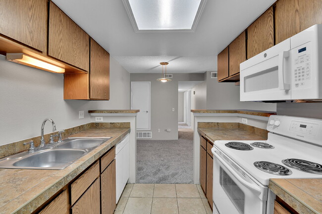 Building Photo - $1,445.95 - 2 Bed, 2 Bath Condo in Denver with In-Unit Laundry!