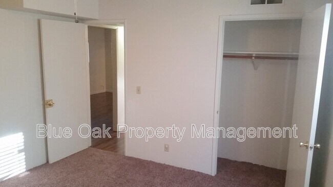 Building Photo - 985 Salem St