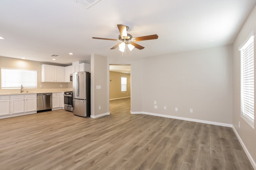 Building Photo - 9790 Splendor Sky Ave