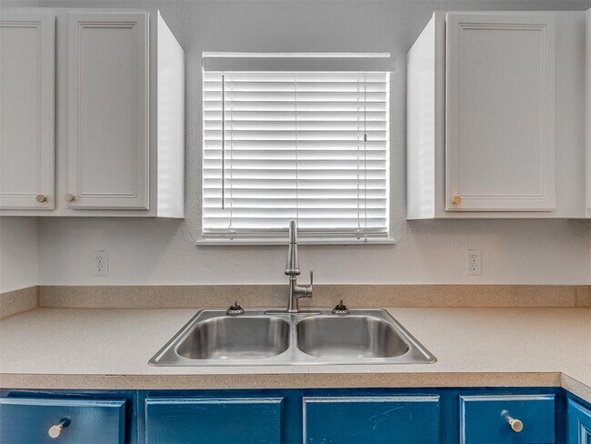 Building Photo - 1608 NW 7th St