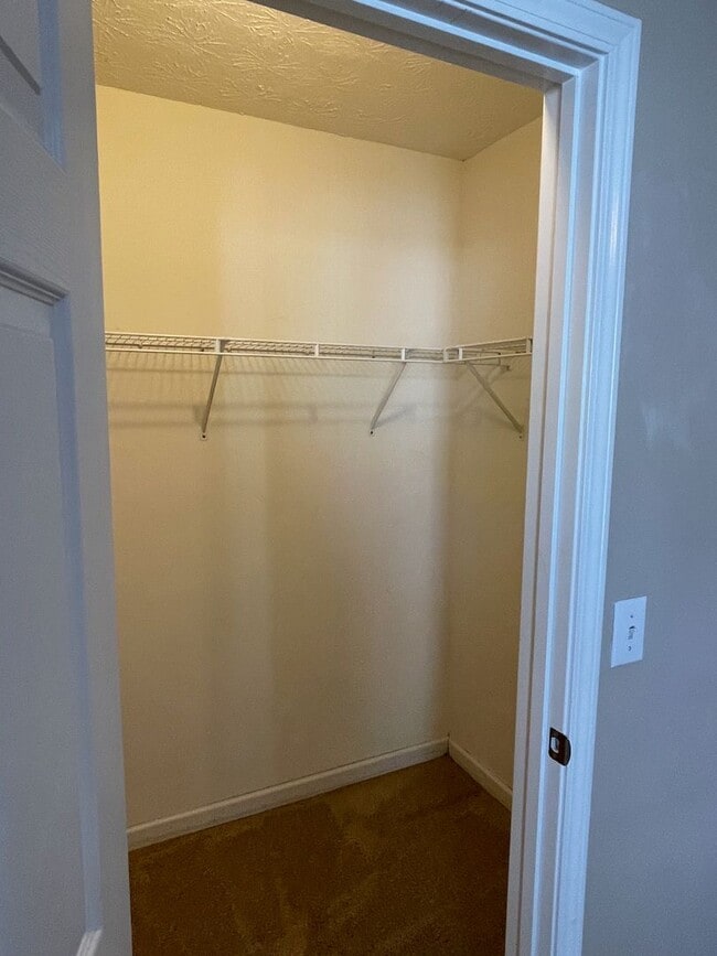 Building Photo - Four oversized bedrooms, Grayson High School