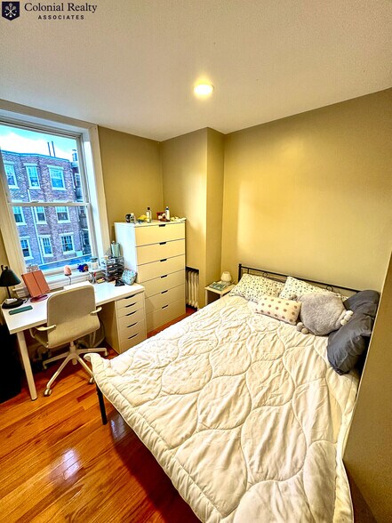 Building Photo - 76 Egmont St