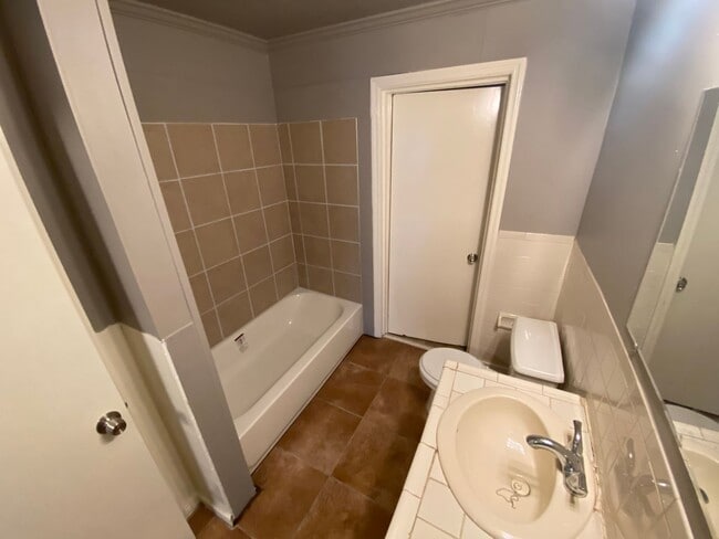 Building Photo - JANUARY MOVE IN SPECIAL!! FIRST MONTH FREE!