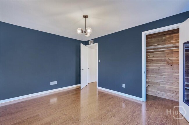 Building Photo - 2337 Shirley Dr