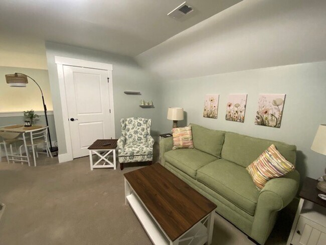 Building Photo - 9249 Crossbill Dr
