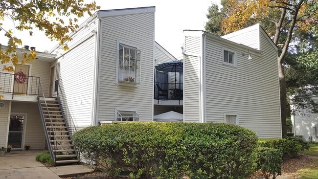 Building Photo - 9809 Richmond Ave