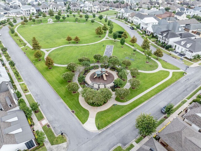 Building Photo - FOR RENT in SUGAR MILL POND!