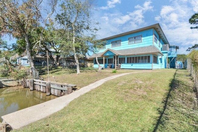 Primary Photo - 215 Veselka Rd