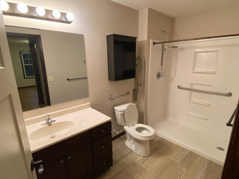 Building Photo - 1911 6th Ln SE