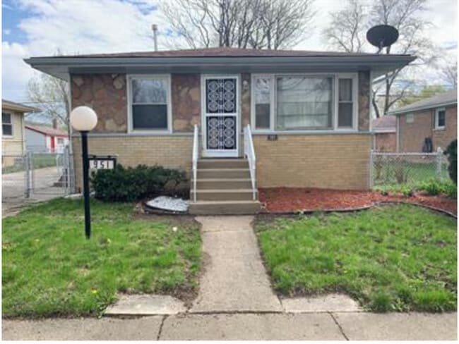 Primary Photo - 951 W 114th Pl