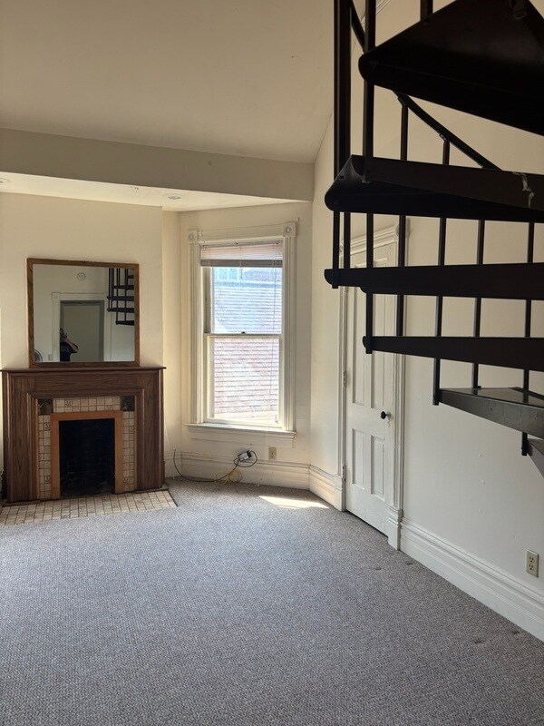 Building Photo - 319 N Pinckney St