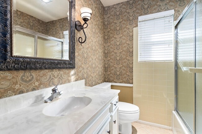 Building Photo - 6760 Gladys Ave