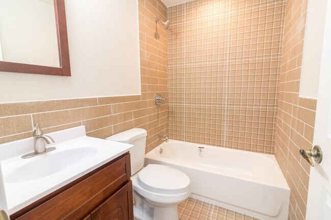 Building Photo - 104 N 60th St