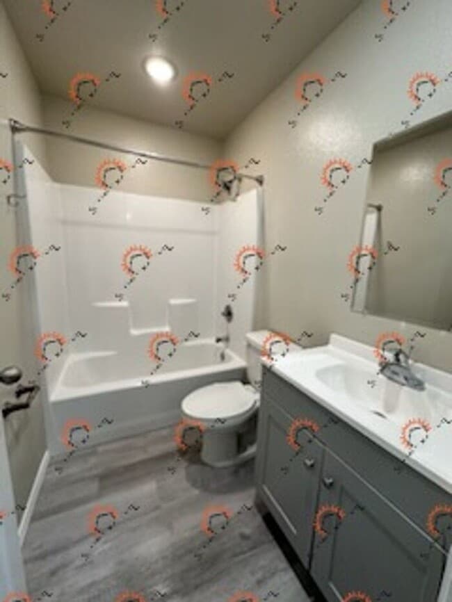 Building Photo - Modern 2 bedroom 2 bath apartment- W&D in ...