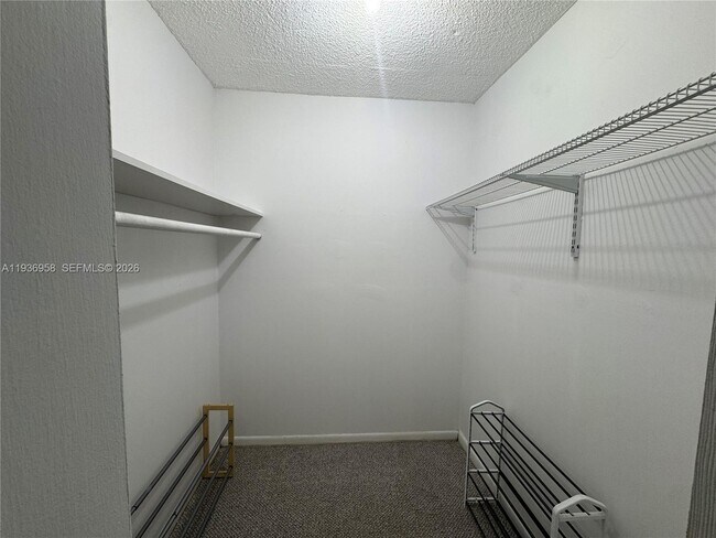 Building Photo - 2821 N Miami Beach Blvd