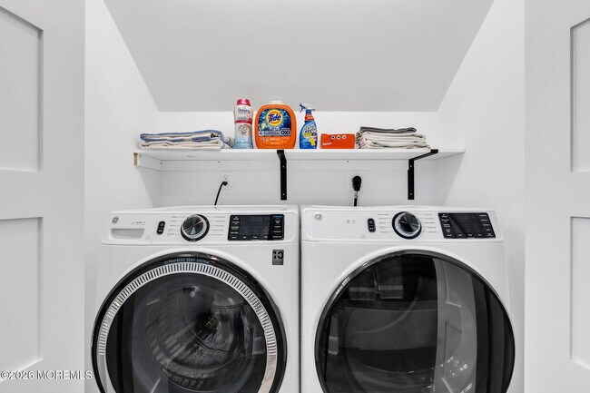 Building Photo - 502 12th Ave