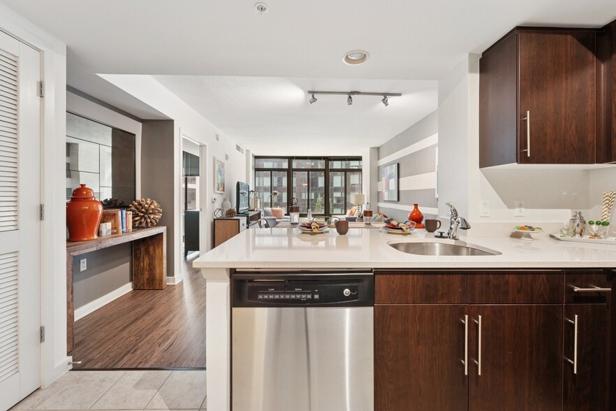 Building Photo - Seventy1Hundred Capitol Yards