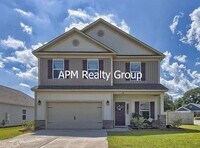 Building Photo - Desirable Chapin Living