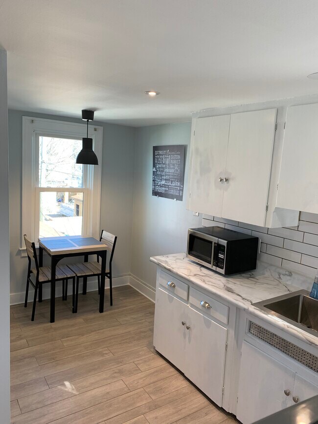 Building Photo - 1222 Beaconsfield Ave